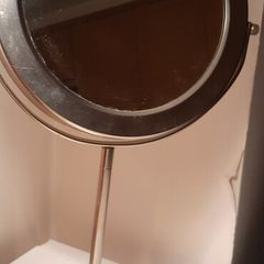 Double sided magnifying vanity mirror