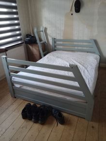 Triple bunk