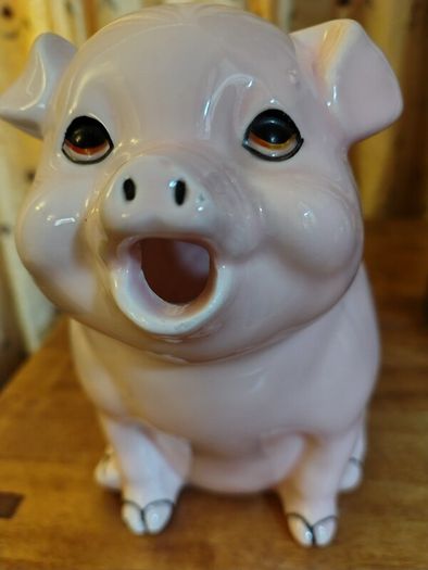 Ceramic Pig Container. Pale pink.