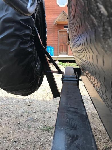 Spare tire carrier