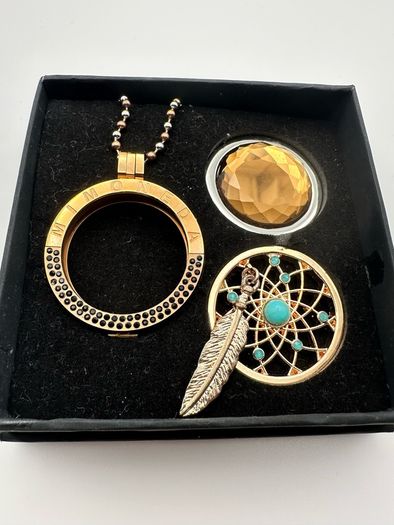 Mi Moneda Type Necklaces
