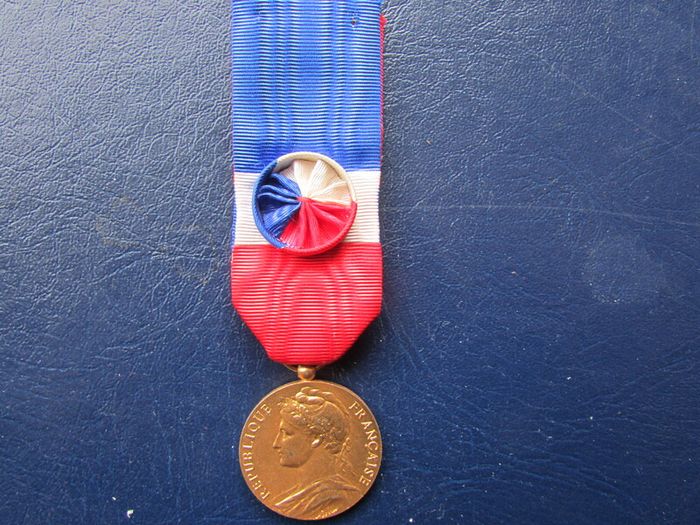 France 1958.Named Civil Award with Rosette.Medal.