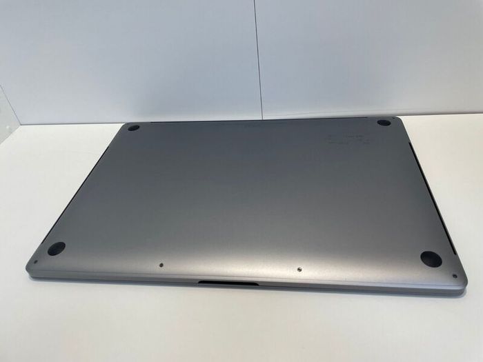 Apple MacBook Pro 16" A2141 macOS Tahoe i7-9750H 2.60GHz, 16GB RAM, 500GB SSD, Touch-Bar Laptop