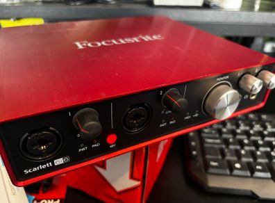 focusrite scarlett 6i6 (gen 3)