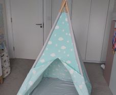 Kids play tent