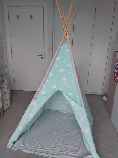 Kids play tent