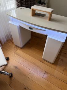 Manicure table