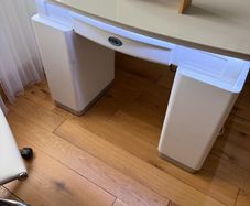 Manicure table