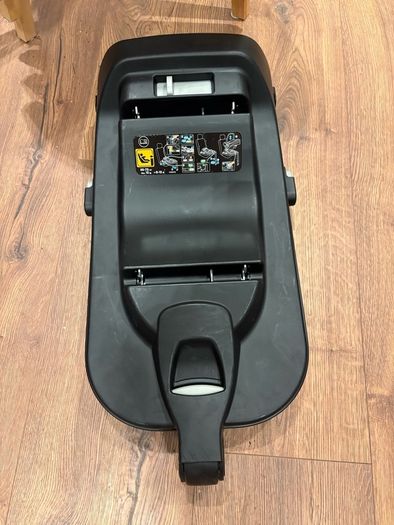 Maxi Cosi Baby Car seat and isofix base