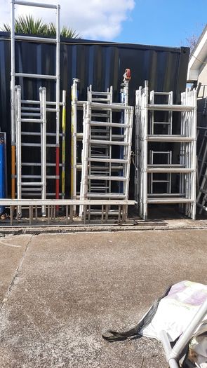 Scallolding ' Alliminuim- Alufase- LIKE NEW-- sold as a job lot