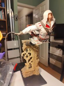 Assassins Creed Ezio Leap of Faith figure (minor damage)