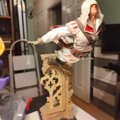 Assassins Creed Ezio Leap of Faith figure (minor damage)