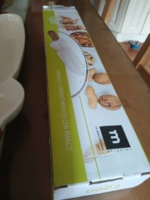 Porcealin serving party serving dish.