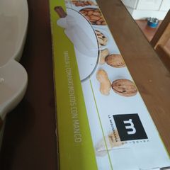Porcealin serving party serving dish.