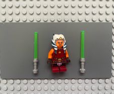 lego Star Wars sw1396 Ahsoka Tano (Padawan) minifigure - Dark Red Backless Vest with Necklace and Belt, Medium Legs