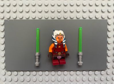 lego Star Wars sw1396 Ahsoka Tano (Padawan) minifigure - Dark Red Backless Vest with Necklace and Belt, Medium Legs