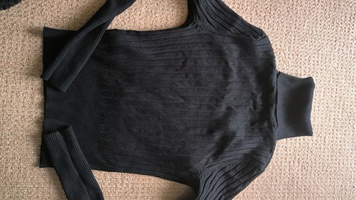Zara New with tags Sweater , Black ,short Sweater, size s