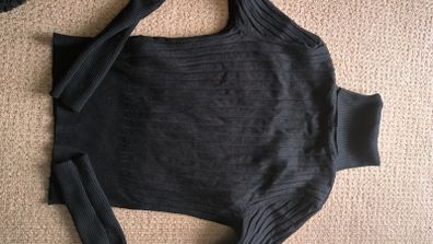 Zara New with tags Sweater , Black ,short Sweater, size s