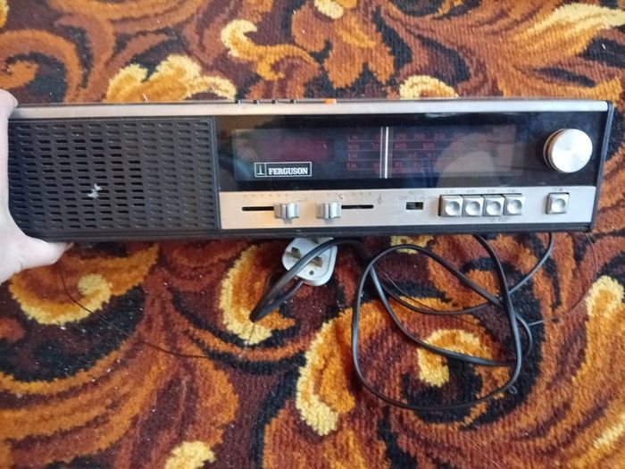 Vintage 1970s Ferguson Model 3196 4-Band Clock Radio (Wood