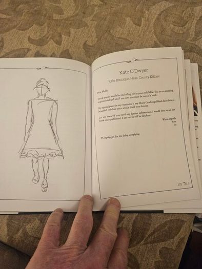 Molly's Style Icons. By Molly Parmeter. Signed First Edition Large Volume Hardback With Dustjacket In Good Condition.  See Photos For Same.
