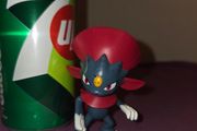 Pokemon Weavile Figure