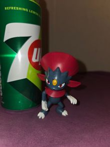 Pokemon Weavile Figure