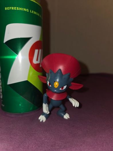 Pokemon Weavile Figure