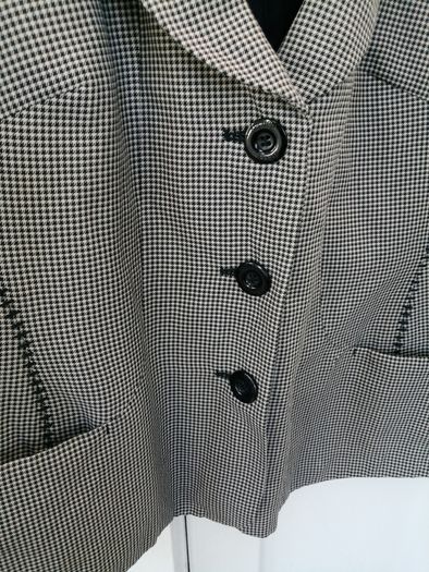Betty Barclay Black/White very small check Jkt. Size 18