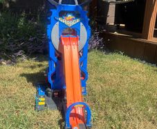 Hot Wheels City Mega Garage Playset