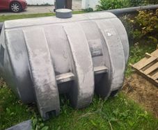 Oil tank