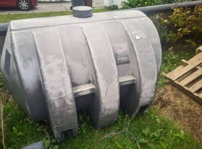 Oil tank