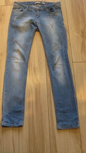 Stradivarius ladies/girls blue denim  jeans size 10 -12 30" leg