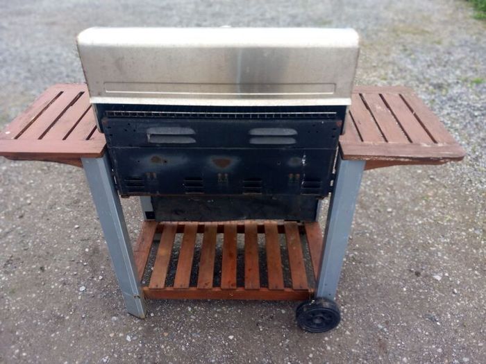 Gas barbecue