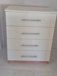 chest of drawers