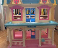 Fisher Price Vintage loving family doll house