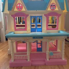 Fisher Price Vintage loving family doll house