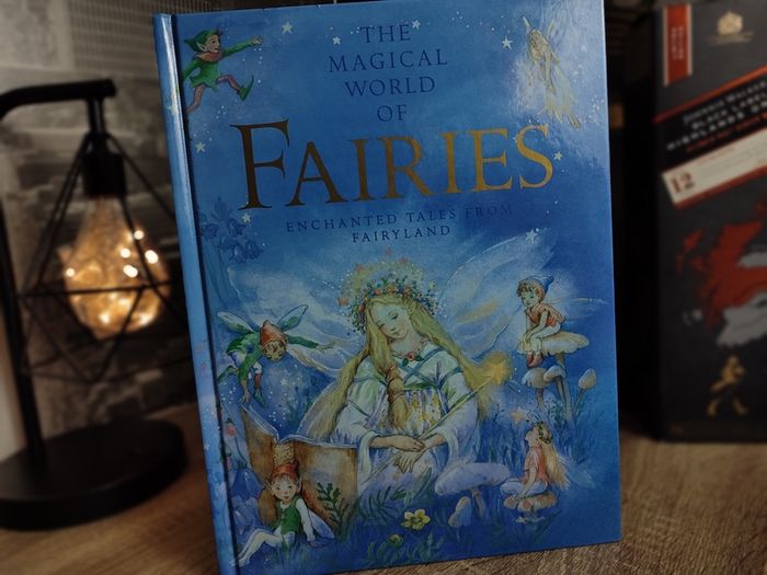 The Magical World of Fairies ! Bautiful Hardcover ! 2004 ! by Armadillo !
