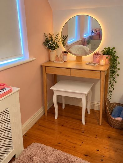 dressing table and stool