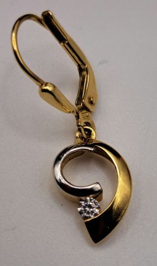 9 ct gold earrings