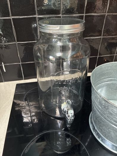 Drinks dispenser and bottle cooler