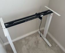 Electric standing desk