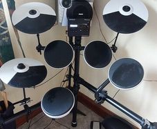 Roland TD-02V Electronic Drum Kit  Like New