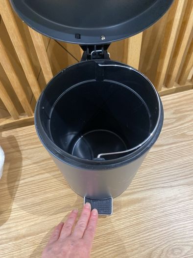 Pedal bin