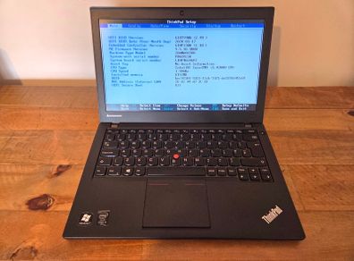 Lenovo ThinkPad X240 (i5 / 8GB / 240GB) + AC/DC Power Adapter