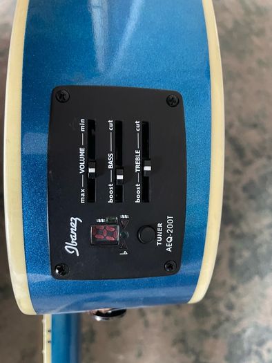 semi acustic guitar