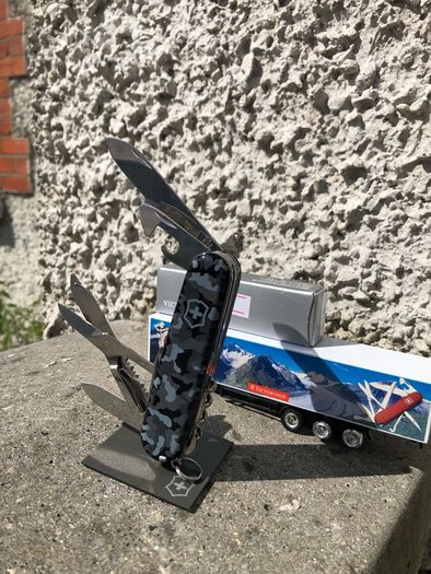 Victorinox Huntsman Navy Camouflage Brand New Swiss Army Knife
