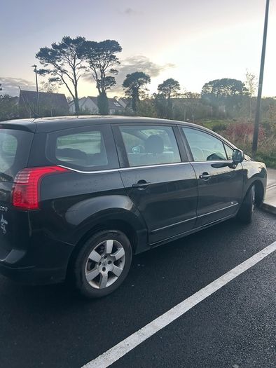 2011 Peugeot 5008