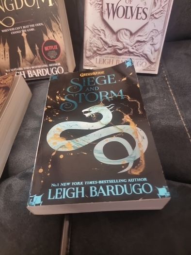 Seven Leigh Bardugo novels job lot.