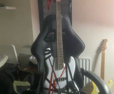 Eddie van halen bass guitar to swap
