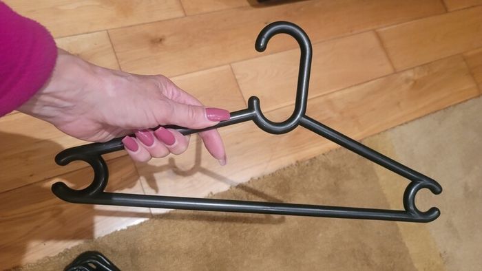 Black Plastic Hangers x16